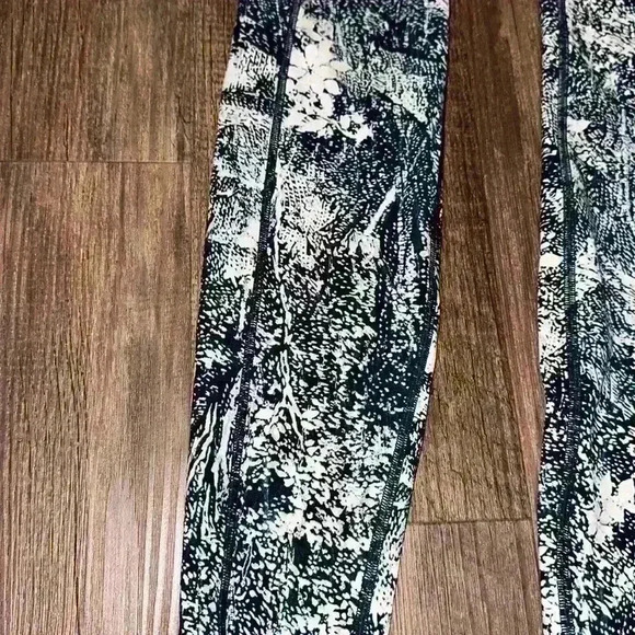 Lululemon‎ Speed Up Tight Wildwood Multi Size 6 - Picture 2 of 8